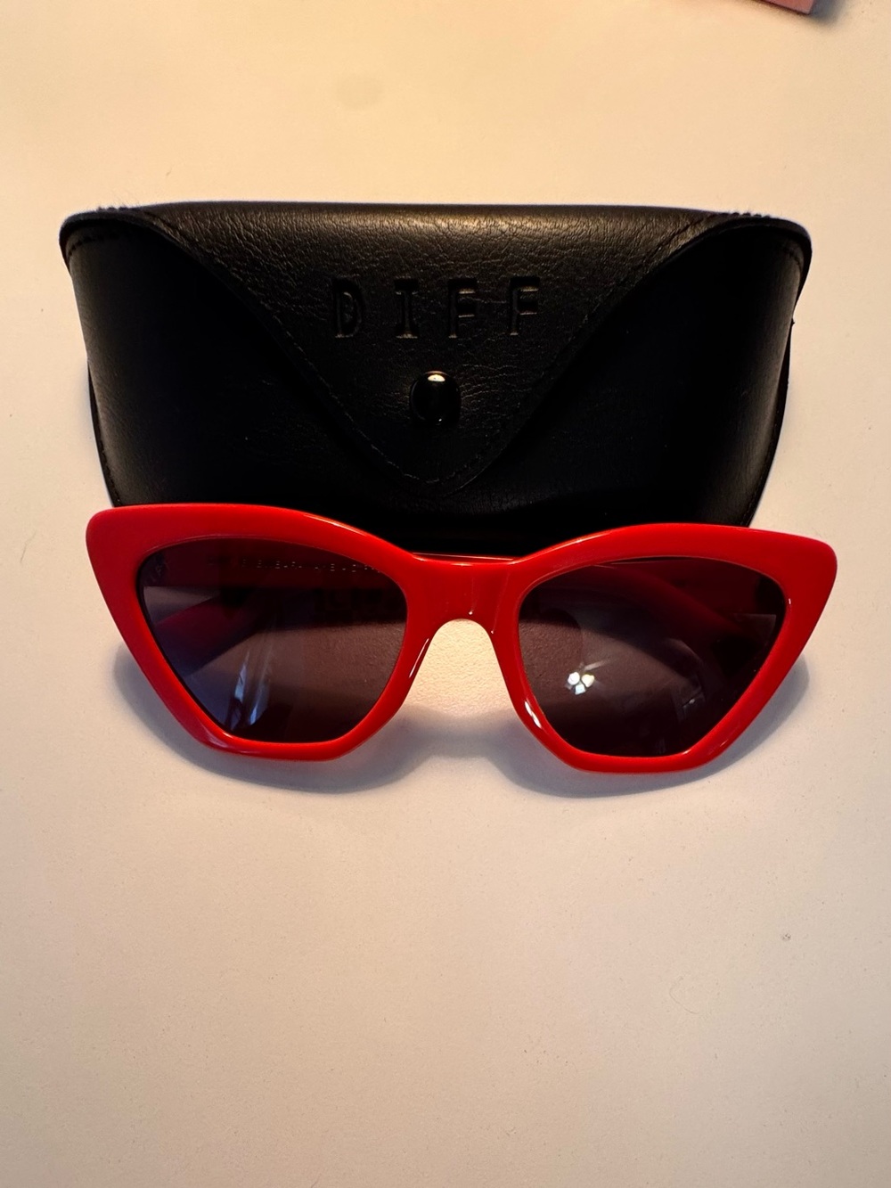 DIFF Red Cat Eye Sunglasses ❤️
